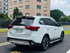 2021 Mitsubishi Outlander 2.4L 4WD 5-seat, белый — фото 9