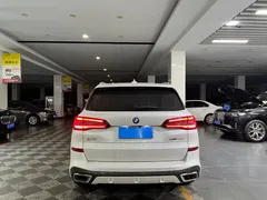 2021 BMW X5 xDrive40i M Sport Package, белый — фото 5