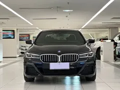 2021 BMW 5 Series 525Li M Sport Package, чёрный — фото 2
