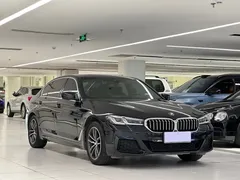 2021 BMW 5 Series 525Li M Sport Package, чёрный — фото 3