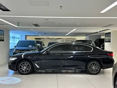 2021 BMW 5 Series 525Li M Sport Package, чёрный — фото 4