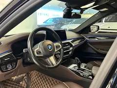 2021 BMW 5 Series 525Li M Sport Package, чёрный — фото 10