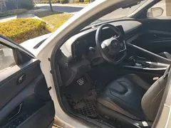 2021 Hyundai Elantra 240TGDi DCT LUX Premium, белый — фото 12