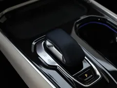 2024 Zeekr 009 6-Seat Executive 4WD 108kWh, белый — фото 11