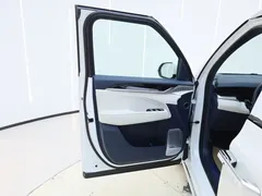 2024 Zeekr 009 6-Seat Executive 4WD 108kWh, белый — фото 14