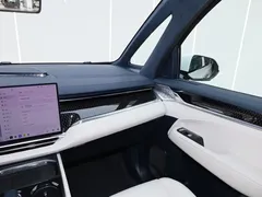 2024 Zeekr 009 6-Seat Executive 4WD 108kWh, белый — фото 15