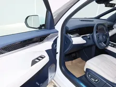 2024 Zeekr 009 6-Seat Executive 4WD 108kWh, белый — фото 22