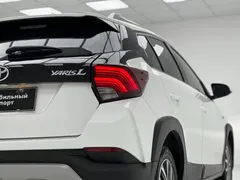 2022 Toyota Yaris L Zhixuan X 1.5L CVT Premium, белый — фото 10