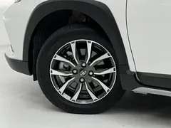 2022 Toyota Yaris L Zhixuan X 1.5L CVT Premium, белый — фото 18