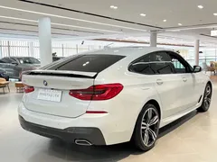 2021 BMW 6 Series GT 630i M Sport Package, чёрный — фото 22
