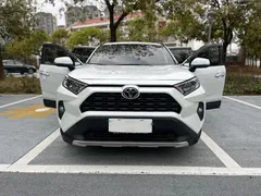2021 Toyota RAV4 2.0L CVT 2WD Fashion, белый — фото 2
