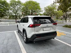 2021 Toyota RAV4 2.0L CVT 2WD Fashion, белый — фото 11