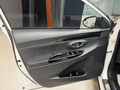 2022 Toyota Yaris L Zhixuan X 1.5L CVT Luxury Plus, белый — фото 8