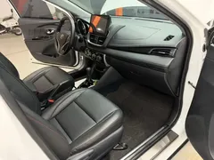 2022 Toyota Yaris L Zhixuan X 1.5L CVT Luxury Plus, белый — фото 11