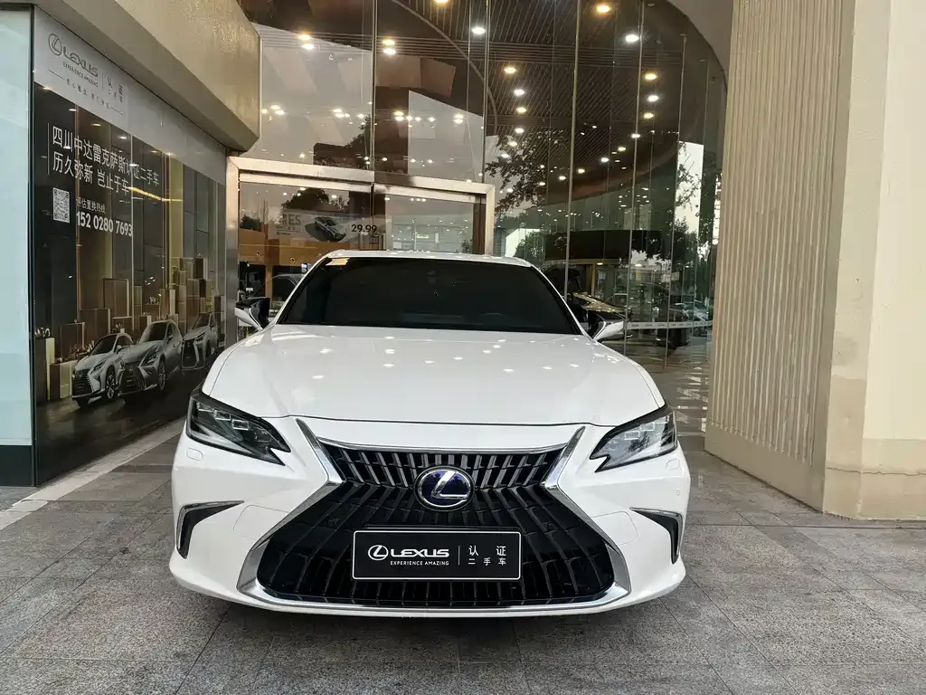2021 Lexus ES 300h Hybrid Premium