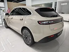 2022 Aito M5 EV 4WD Performance — фото 4
