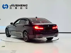 2021 BMW 5 Series 525Li M Sport Package, чёрный — фото 9