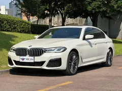 2022 BMW 5 Series 530Li Leading M Sport Package, белый — фото 1