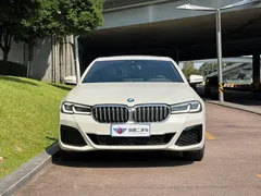 2022 BMW 5 Series 530Li Leading M Sport Package, белый — фото 2
