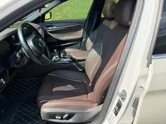 2022 BMW 5 Series 530Li Leading M Sport Package, белый — фото 8