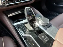 2022 BMW 5 Series 530Li Leading M Sport Package, белый — фото 9