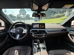 2022 BMW 5 Series 530Li Leading M Sport Package, белый — фото 13