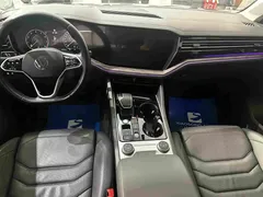 2021 Volkswagen Touareg 3.0TSI Sport Package, чёрный — фото 15