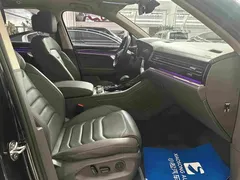 2021 Volkswagen Touareg 3.0TSI Sport Package, чёрный — фото 16