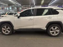 2022 Toyota RAV4 2.0L CVT 2WD Fashion Plus, белый — фото 2