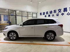2021 Mitsubishi Outlander 2.0L 2WD 5 Seats, белый — фото 7