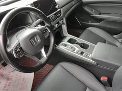 2021 Honda Accord 2.0L Hybrid Limited Edition, белый — фото 12