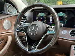 2022 Mercedes-Benz E-Class E 350 e L PHEV Sedan, чёрный — фото 4