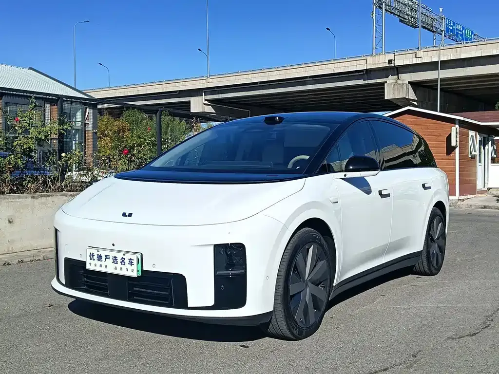 2025 Li Auto i8 Standard