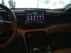 2024 BYD Qin PLUS Honor DM-i PHEV 55km Leading, белый — фото 13