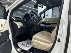 2023 Toyota Granvia 2.5L Hybrid Premium Plus, белый — фото 4