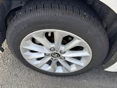 2021 Toyota Corolla Hybrid 1.8L E-CVT Pioneer, белый — фото 16