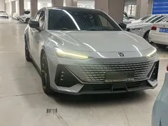2022 Changan UNI-V 1.5T Premium — фото 2