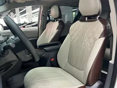 2023 Toyota Sienna 2.5L Hybrid Comfort, белый — фото 9