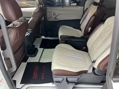 2023 Toyota Sienna 2.5L Hybrid Comfort, белый — фото 11