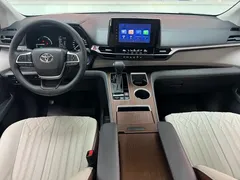 2023 Toyota Sienna 2.5L Hybrid Comfort, белый — фото 12