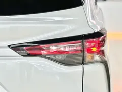 2023 Toyota Sienna 2.5L Hybrid Comfort, белый — фото 17