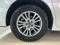 2023 Toyota Sienna 2.5L Hybrid Comfort, белый — фото 29