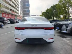 2025 BYD Qin PLUS DM-i PHEV Smart Driving 55km Leading, белый — фото 4