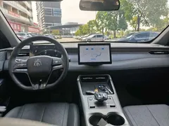 2025 BYD Qin PLUS DM-i PHEV Smart Driving 55km Leading, белый — фото 8