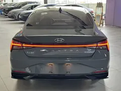 2022 Hyundai Elantra 1.5L CVT LUX Premium — фото 4