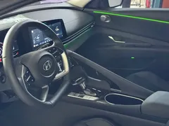 2022 Hyundai Elantra 1.5L CVT LUX Premium — фото 10