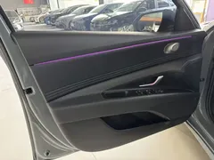 2022 Hyundai Elantra 1.5L CVT LUX Premium — фото 11