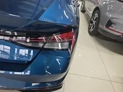 2021 Hyundai Elantra 1.5L CVT LUX Premium, синий — фото 8