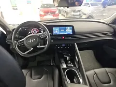 2021 Hyundai Elantra 1.5L CVT LUX Premium, синий — фото 10