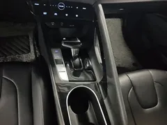 2021 Hyundai Elantra 1.5L CVT LUX Premium, синий — фото 14